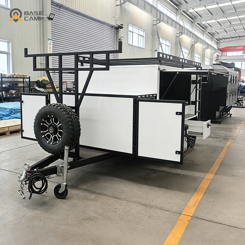 Усиленный закрытый прицеп-фург – обзор и цена Heavy Equipment Hauler